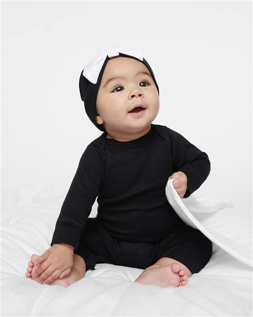 Rabbit Skins 4412 – Black on model